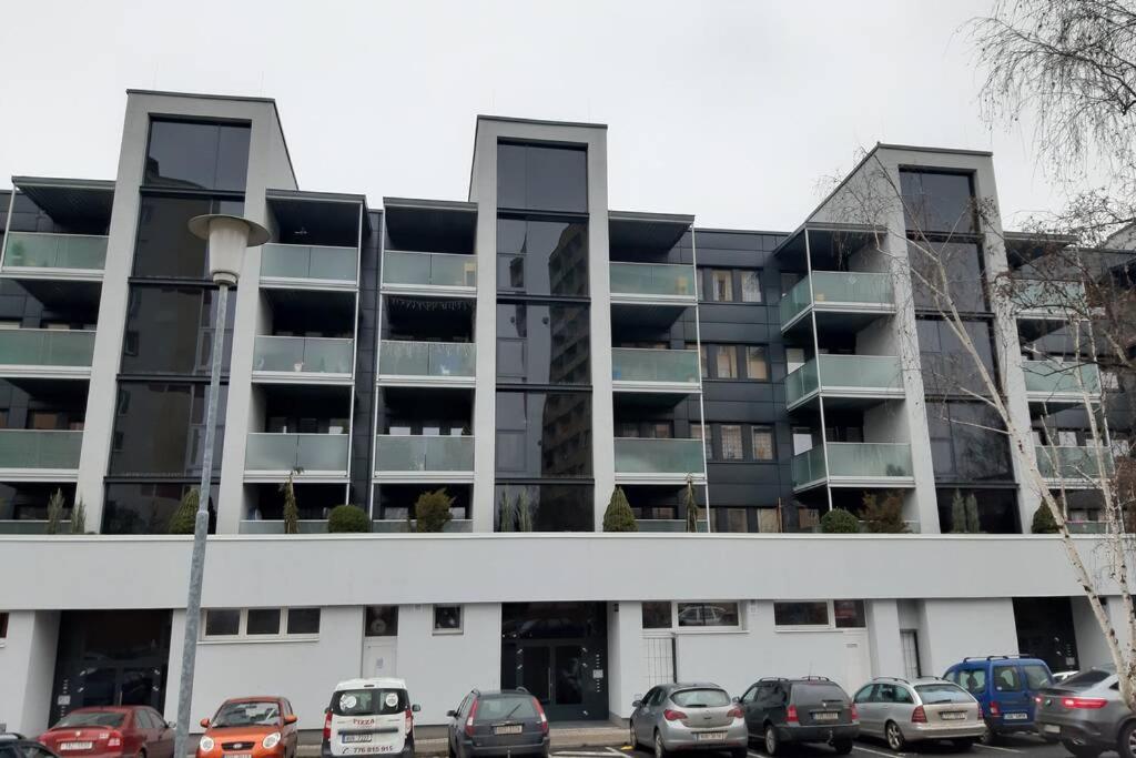 Prague Apartment In Most Near Golf Club, Aqua-Hipo-Autodrom In Most Exterior foto