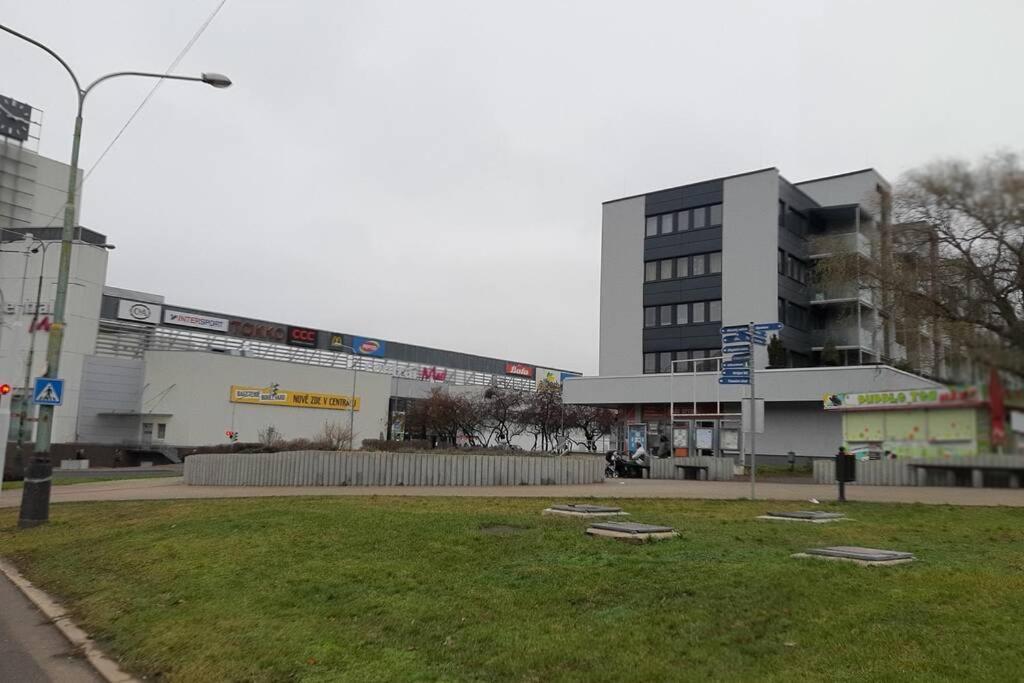 Prague Apartment In Most Near Golf Club, Aqua-Hipo-Autodrom In Most Exterior foto